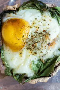 7 easy clean eating healthy breakfasts to get you through the week that are quick to make. A breakfast idea for every day of the week. 