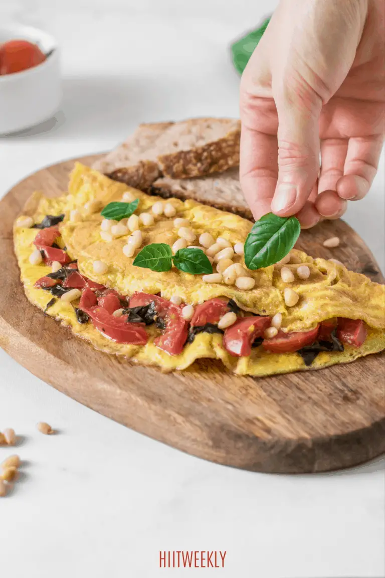 A Quick And Easy Healthy Omelette Recipe For Weight Loss | HIIT WEEKLY